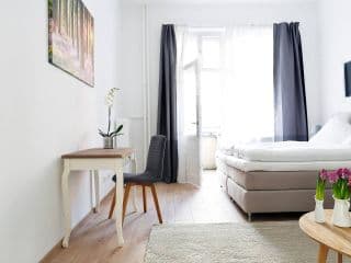 Apartment BLISSE Large & Cozy Family & Business Flair welcomes you - Rockchair Apartments photo 2