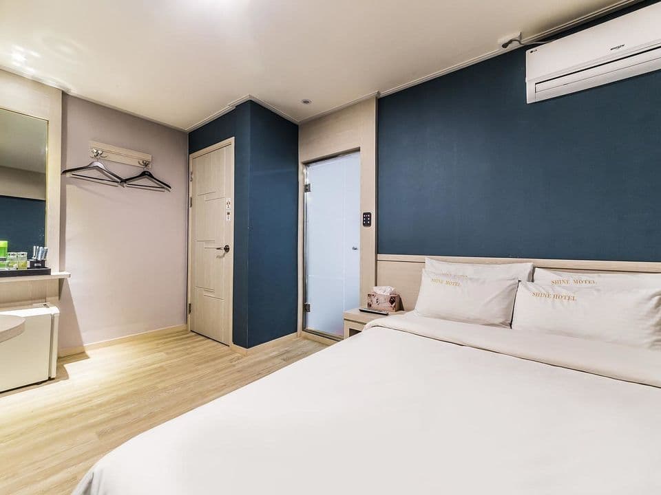 Shine Hotel