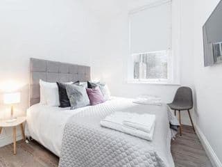 White Piccadilly Luxury Flat photo 1
