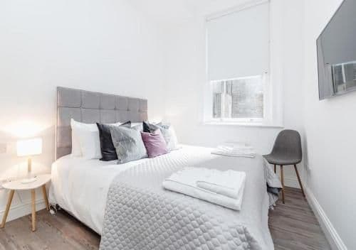 White Piccadilly Luxury Flat