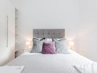White Piccadilly Luxury Flat photo 3