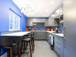 Gorgeous 3-bed maisonette in Westbourne Green with patio photo 4