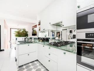 Bright and stylish 1 bedroom apt in Notting Hill photo 2