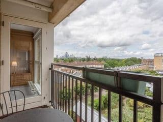 Bright Modern One-Bed with Stunning View of Thames photo 2