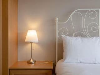 Bright Modern One-Bed with Stunning View of Thames photo 4