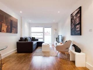 Luxury 2-Bed Flat parking and close to the tube photo 4