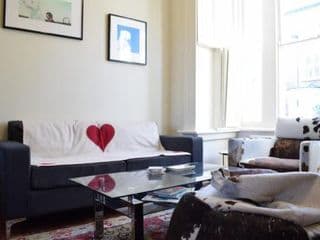 Charming 2 Bedroom Home 3 mins from Arsenal Station photo 1