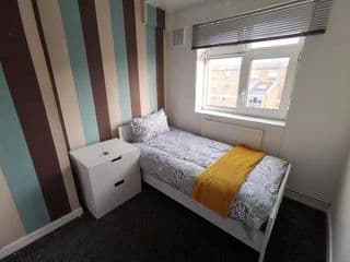 London budget Maisonette photo 2