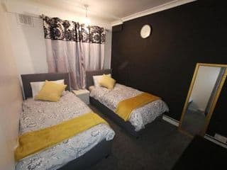 London budget Maisonette photo 3