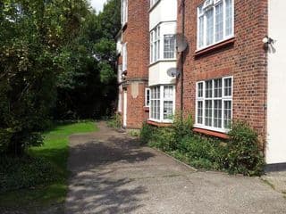 Chasewood Court photo 2