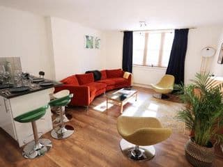 3beds/2baths in Oxford Circus photo 1