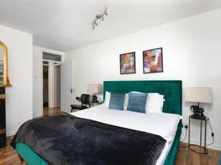 3beds/2baths in Oxford Circus photo 3