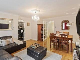 Beautiful and cosy 2 bedroom flat photo 1