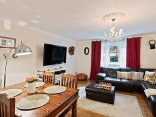 Beautiful and cosy 2 bedroom flat photo 2