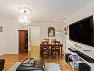 Beautiful and cosy 2 bedroom flat photo 4