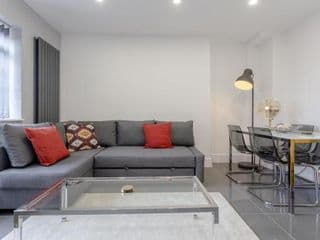 3 bedroom Luxury Apartment in Canary Wharf photo 1