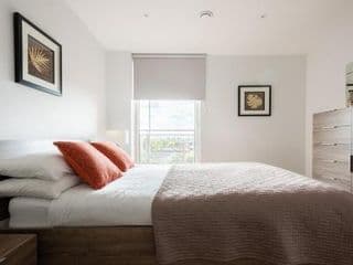2 Bedroom 2 Bathroom Apartment with large balcony photo 3