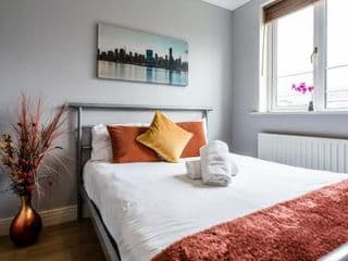 Waterside Stay - City Centre with Parking photo 1