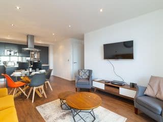 Kenny Apartment by Austin David Apartments photo 3