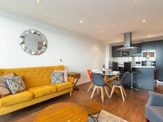 Kenny Apartment by Austin David Apartments photo 4