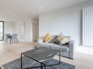 Amazing Apartment near City Airport/Excel photo 3