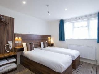 Heathrow-Windsor House for contractors & big groups photo 1