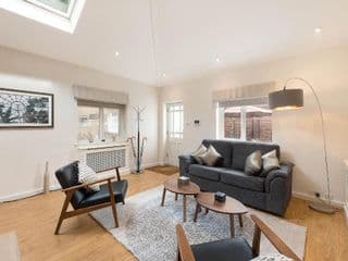Beautiful West London Holiday House photo 2
