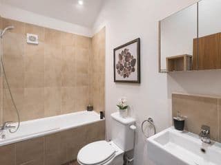 Beautiful West London Holiday House photo 3