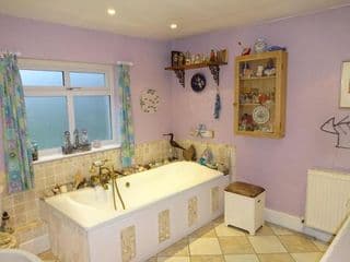 Victorian Gate House Own Bathroom photo 2