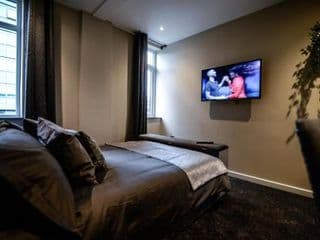 Ladywell House Suites - Chinatown - Self Check-in photo 3