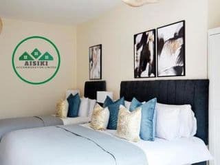 Aisiki Living at Alexandra Road, 2 Bedrooms and 2 Bathrooms with King or Twin beds and with FREE WIFI and PARKING photo 1