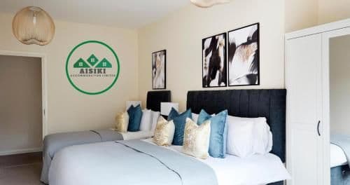 Aisiki Living at Alexandra Road, 2 Bedrooms and 2 Bathrooms with King or Twin beds and with FREE WIFI and PARKING