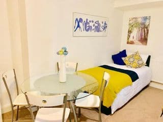 2 Bedrooms Modern Central London Apartment, Full Kitchen, 5 minutes Tube Station photo 3