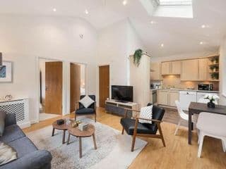 Beautiful West London House photo 1