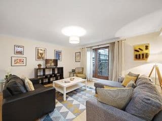 2 Bed Chic Apartment near Shoreditch & Liverpool St FREE WIFI & PARKING by City Stay London photo 1