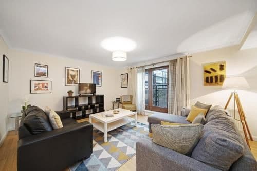 2 Bed Chic Apartment near Shoreditch & Liverpool St FREE WIFI & PARKING by City Stay London