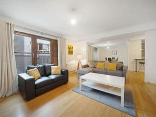 2 Bed Chic Apartment near Shoreditch & Liverpool St FREE WIFI & PARKING by City Stay London photo 2