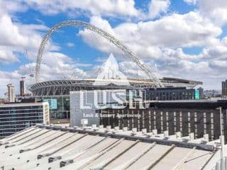 Modern, Stylish PENTHOUSE Apartment next to Wembley Stadium! photo 1