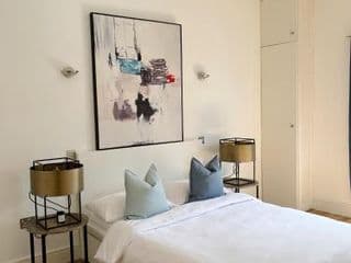 Modern and light 2 bed flat in SW2 photo 1