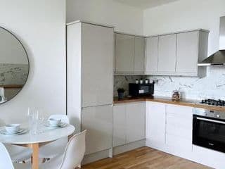 Modern and light 2 bed flat in SW2 photo 4