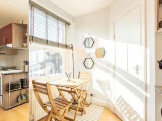 Modern and Chic Studio Flat for 2 people in West Kilburn by Queen's Park photo 4