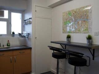 Modern 1 Bedroom in Shadwell with Balcony photo 4