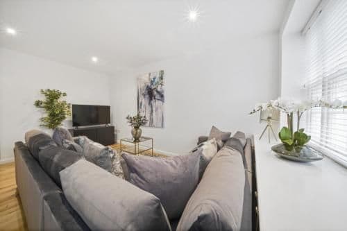 ETON HOUSE - LUXURY ACCOMMODATION, FREE PARKING, CENTRAL LOCATION