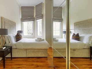 Bright 2 Bedroom Apt + Garden in South Kensington. photo 3