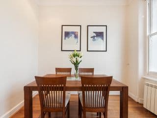 Stunning 2 BDR Luxe Apartment in Lexham Gardens photo 2