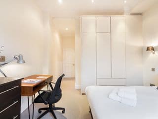 Stunning 2 BDR Luxe Apartment in Lexham Gardens photo 3