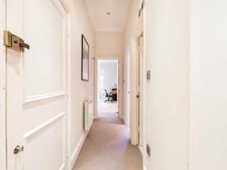 Stunning 2 BDR Luxe Apartment in Lexham Gardens photo 4