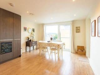 Amazing Modern 2 Bedroom Flat in Greenwich for 4 people photo 4