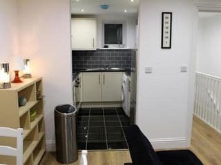 MODERN 2 BEDROOM APARTMENT IN THE HEART OF GREENWICH photo 2