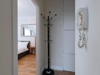 Evelyn Court photo 3